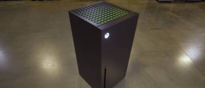 Распаковка Xbox Mini-Fridge - официального мини-холодильника в виде консоли Xbox Series X - gamemag.ru