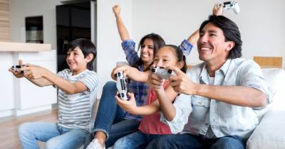 Родители стали чаще играть с детьми в видеоигры в период пандемии - cybersport.ru - Сша