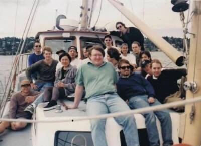 Опубликовано фото команды разработчиков Half-Life на яхте перед релизом - 1997 год - playground.ru