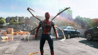 Кристофер Миллер - Sony не хотела кроссовера Человеков-пауков в «Через вселенные» — WorldGameNews - worldgamenews.com