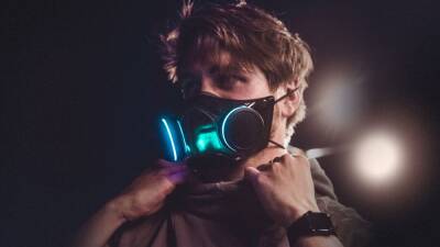 «Умная» защитная маска Razer получила официальное название - cubiq.ru