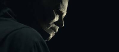 Майкл Майерс - Джейми Ли Кертис - Дэвид Гордон Грин - С Майкла срывают маску в финальном трейлере фильма «Хэллоуин убивает» - igromania.ru