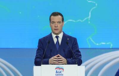 Дмитрий Медведев - Почему Медведев не может уйти на покой - news.ru - Россия