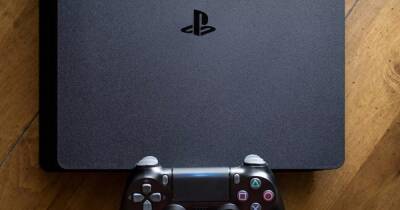 Sony исправила проблему с батарейкой CMOS в PlayStation 4 - cybersport.ru