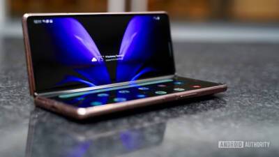 Samsung Galaxy Z Fold3 — очень хрупкий и горячий смартфон - app-time.ru - Чад