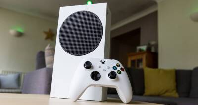 По слухам, Microsoft до конца 2022 года выпустит обновленную Xbox Series S. Она станет производительней на 50% - gametech.ru