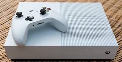 Люк Бессон - Microsoft сняла с производства все серии Xbox One - gametech.ru
