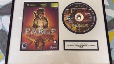 Разработчик оригинальной Fable смог вернуть памятный диск с игрой, который у него украли 12 лет назад - playground.ru