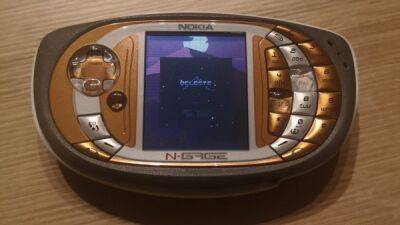 Хардкорный платформер Celeste портировали на портативную консоль Nokia N-Gage - playground.ru