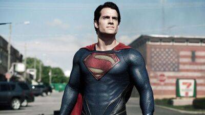 Henry Cavill - Dwayne Johnson - Henry Cavill keert terug als Superman - ru.ign.com