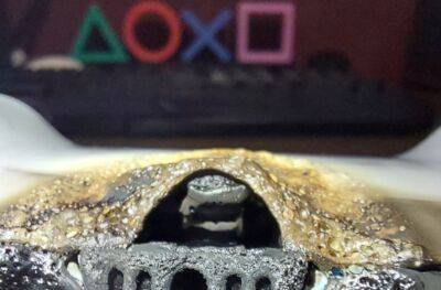 Похоже, геймпад DualSense воспламенился и расплавился. Геймер показал, во что превратилось устройство Sony - gametech.ru