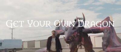 Дэвид Харбор - Голливудские актеры показывают своих драконов в промо-кампании Dragonflight - noob-club.ru