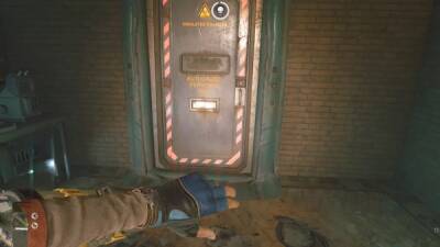 В Dying Light 2 есть еще один способ открыть запертые двери: выбить их - playground.ru