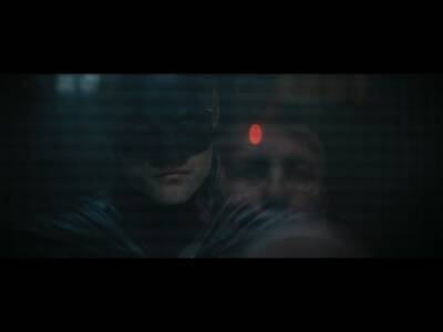 Появилась официальное видео вырезанной сцены из фильма "Бэтмен", показывающей известного злодея - playground.ru