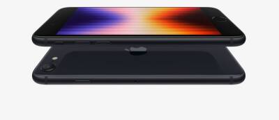 Бен Аффлек - Ан Де-Армас - Apple анонсировала обновленный iPhone SE за 430 долларов - в старом дизайне, но с процессором от iPhone 13 - gamemag.ru - Россия
