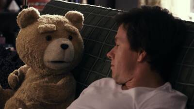 Mark Wahlberg - Seth MacFarlane gaat Ted opnieuw spelen in een Peacock serie - ru.ign.com - Usa - county Smith - city Boston