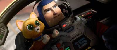Крис Эванс - Крис Эванс снова путешествует во времени в новом трейлере мультфильма "Базз Лайтер" от Pixar - gamemag.ru