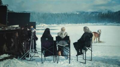Andrzej Sapkowski - Henry Cavill - Freya Allan - The Witcher seizoen 3 is begonnen met de productie - ru.ign.com