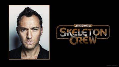 Jon Favreau - Dave Filoni - Jon Watts - Star Wars: Skeleton Crew officieel aangekondigd voor 2023 met Jude Law - ru.ign.com