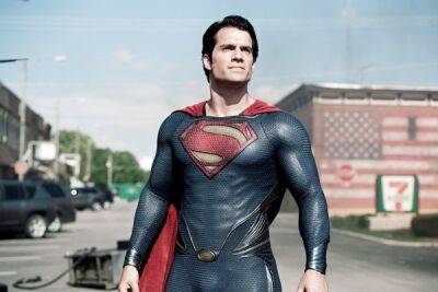 Генри Кавилл - Хоакин Феникс - Инсайдер: Warner Bros. не удалось вернуть Генри Кавилла на роль Супермена - playground.ru