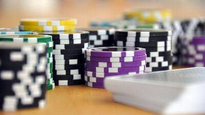 Стример занял у зрителей более 200 тысяч долларов и проиграл всё в казино - gametech.ru - Россия