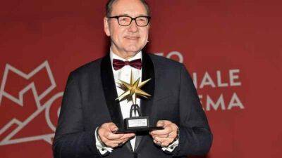 Кевин Спейси - Итальянский музей кино наградил Кевина Спейси за его достижения, а он в ответ поблагодарил их за смелость - playground.ru - Италия - Англия