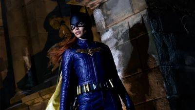 Batgirl achtergrondacteur klaagt Warner Bros. aan na ongeluk met motor op set van geannuleerde DC-film - ru.ign.com