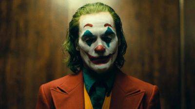 Harley Quinn - Todd Phillips - Tom Van-Stam - Joker: Folie à Deux regisseur deelt nieuwe afbeelding van Joaquin Phoenix een jaar voor release - ru.ign.com