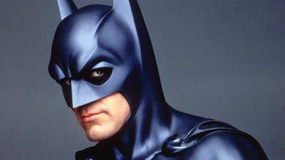 Bruce Wayne - Andy Muschietti - George Clooney - Tom Van-Stam - George Clooney zegt dat er niet 'genoeg drugs in de wereld is' om hem weer Batman te laten spelen - ru.ign.com