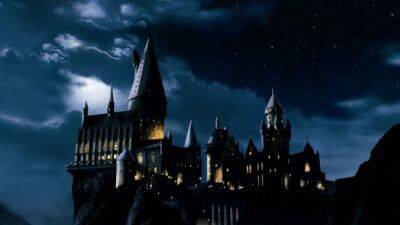 Гарри Поттер - Джоан Роулинг - Вот как Джоан Роулинг представляла себе Хогвартс до создания фильмов о Гарри Поттере - playground.ru