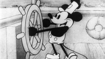 Роберт Чапек - Роберт Игер - Walt Disney объявила о массовых увольнениях сотрудников - playground.ru - Сша - Индия