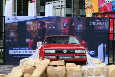 Sony запустила креативную рекламу для Marvel's Spider-Man 2 - playground.ru - Париж - Малайзия - Рим - Куала-Лумпур - Эр-Рияд