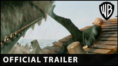 Джейсон Стэйтем - Джейсон Стэйтем против гигантских акул в эпичном трейлере фильма "Мег 2: Впадина" - playground.ru