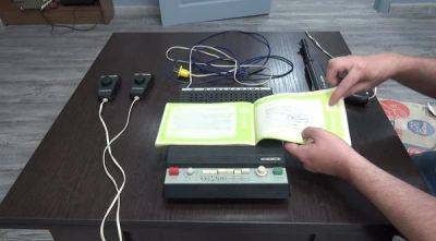 Коллекционер раздобыл редкую игровую консоль "Видеоспорт" родом из СССР и показал, на что она способна - playground.ru - Ссср - Новосибирск