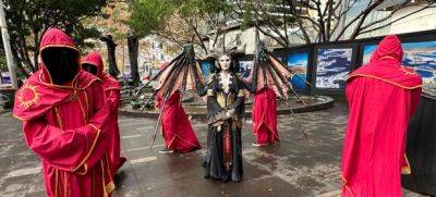Лилит прошлась по улицам Сиднея в окружении зловещих культистов в честь запуска Diablo IV - noob-club.ru