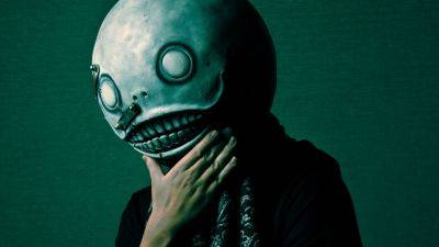 Еко Таро (Yoko Taro) - Создатель NieR Automata напился и потерял маску Эмиля. Нашлась не менее привлекательная замена - gametech.ru