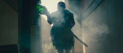 Элайджа Вуд - Токсичный мститель жестоко расправляется с преступниками в первом трейлере фильма с Питером Динклэйджем - gamemag.ru