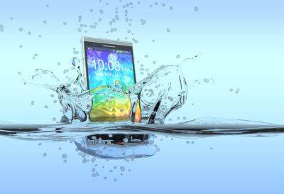 Алгоритм действий на случай падения смартфона в воду - genapilot.ru