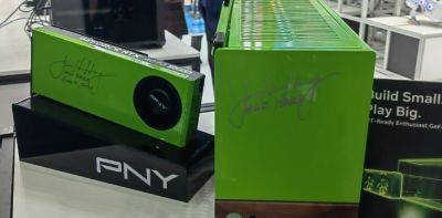 «Здесь был Хуанг»: Босс NVIDIA подписал RTX 4070 с турбиной и оставил автограф на груди фанатки - gametech.ru