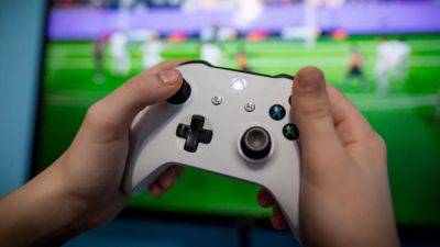 Владельцы Xbox One жалуются, что их консоль превратилась в "бесполезный кирпич" - playground.ru