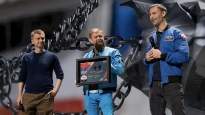 Михал Новаковский - The Witcher 4 выходит в космос - CD Projekt RED направила медальоны школ Волка и Рыси на околоземную орбиту - playground.ru