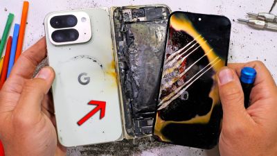 Зак Нельсон - Google Pixel 10 Pro Fold в тесте на прочность вспыхнул прямо в руках - playground.ru