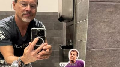 Звукорежиссер Дэн Форден, известный по выкрику "Toasty!", покидает NetherRealm Studios спустя более 35 лет - playground.ru