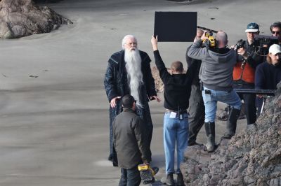 Гарри Поттер - Ричард Харрис - Майкл Гэмбон - Первый взгляд на нового Дамблдора: Джон Литгоу на съёмках сериала HBO "Гарри Поттер" - playground.ru
