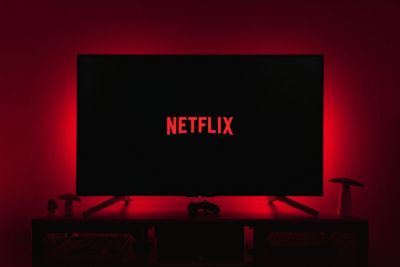 Грег Питерс - Netflix запускает игры для вечеринок на телевизоре с управлением через телефон - games.24tv.ua - Лос-Анджелес