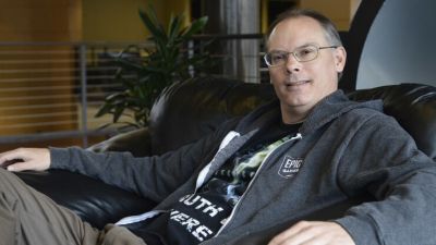 Тим Суини - Эндрю Уилсон - Глава Epic Games Тим Суини вступил в дискуссию о применении генеративного ИИ для озвучки видеоигр - playground.ru