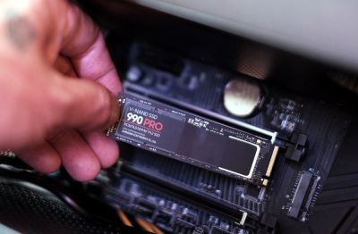 Пользователи заметили необычное поведение в последних драйверах AMD: софт аномально часто использует SSD - playground.ru