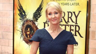 Гарри Поттер - Джоан Роулинг - Джоан Роулинг впервые посетила съёмочную площадку сериала "Гарри Поттер" от HBO - playground.ru - Англия