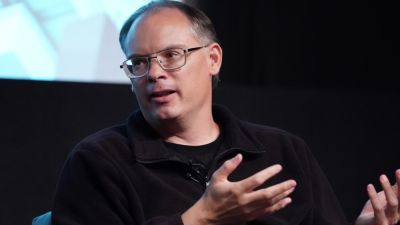Тим Суини - Глава Epic Games против маркировки ИИ в играх: "Это бессмысленно для игровых магазинов" - playground.ru