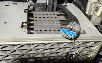 Участились случаи оплавления разъема питания у видеокарт Radeon RX 9070 XT - playground.ru